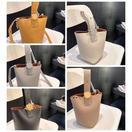 New Pebble Bag Spring/Summer Bucket Bag Calf Leather Bucket Profile Pebble Shape Adjustable Buckle Adjustable Shoulder Strap Tote 240521