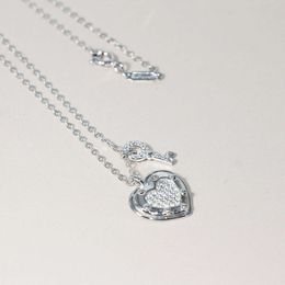 Tiffanyitys Tiffanies Pendants Love Key Necklace Female Heart English Hanging Tag Rose Gold Sterling Silver 925 Lock Bone