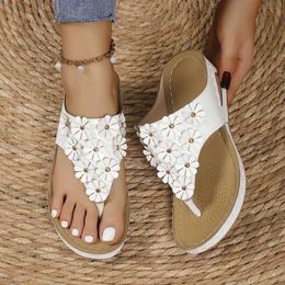 Slippers Studded Flower Sandals for Women Summer Beach Non Slip Wedge Flip Flops Woman Leisure Outdoor Fashion Clip Toe Platform Sandals H240521