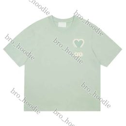 2024 Designer Amies Amiei Amis T Shirt Tshirt Graphic Tee Paris Summer Mens Woman Heart T Shirt Luxury Fashion Casual Cotton Crewneck Core Trendy Clothing Tshirts 671