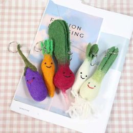Keychains Lanyards Handmade Vegetable Dolls Fun Keychain Felt Knitted Carrot Keychain Cute Onion Car Keychain Bag Pendant Wholesale Q240521