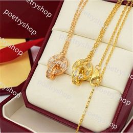 Pendant Necklaces Desinger Big Cake Full Diamond Necklace Rose Gold Non fading Set with Diamonds Double Ring Buckle Pendant Collar Chain Female Necklaces