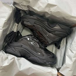 2024 Balencigaa BB Latest Designer Mens Triple S Sneaker Bright Patent Leather Solid Colour Paris 17FW Retro Trainers Luxury Women Platform Daddy Shoes NO479 8Q9T