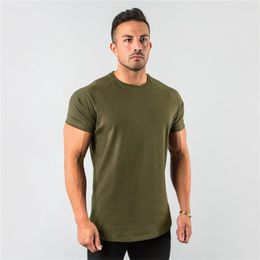 Fashion Plain Tops Tees Fitness Mens T Shirt Short Sleeve Muscle Joggers Bodybuilding Tshirt Male Gym Clothes Slim Fit Shirt 240428