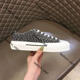 Designer Shoes Handball Berry Shoes Designers Casual Shoes Men Womens Yellow Black Grey Clear Brown Blue White Pink Mens Womens Trainer Outdoors Sports 274