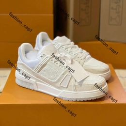 Pure Trainer Lvity Luxury Designer Casual Shoes Logo Embossed Trainer Sneaker Triple White Pink Loubotin Shoes Yellow Denim Low Mens Sneakers Women Trainers 554