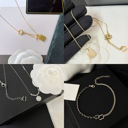 Designerinnen Frauen Halsketten Anhänger Choker Edelstahl 18K Gold plattiert Briefkette Schmuck Mädchen Beste Hochzeitsgeschenke für Partys Goldkette