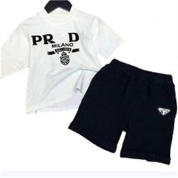 New designer style childrens clothing set Summer Boys and Girls tracksuit Baby short sleeve Shorts clothing children's set hs001