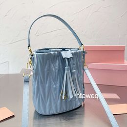 2024 high quality wander designer bag pochette shouder Matelasse Arcadie pleated tote sac luxe crossbody handle Small Bucket
