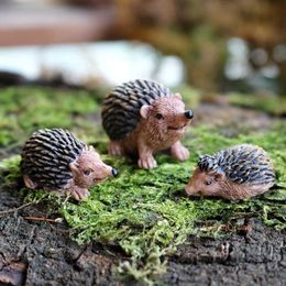 Novelty Games Fairy Garden Miniature Animals Mini Hedgehogs Figurines Set Cute Resin Forest Animal Figures Woodland Bonsai Desktop Ornaments Y240521