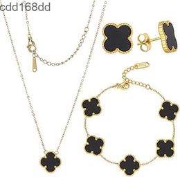 Pendant Necklaces 4 Four Leaf Clover Luxury Designer Necklace Jewellery Set Pendant Necklaces Bracelet Stud Earring Women ChristmValentines Day Birthday Gifts No Bo