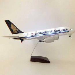 Aircraft Modle Singapore 380 Light Aircraft Model Decoration Simulation Aircraft Model LED Aircraft Aviation Gifts Childrens Toys S2452204