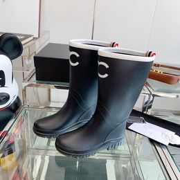 Ayakkabı Kadınlar Lüks Deri Botlar Tasarımcı Platform Diz Boot Uzun Botlar En Kalite Kış Yüzpili Kalıp Olmayan Kauçuk Kalın Sole Siyah Yüksek Yağmur Boot Ayakkabıları
