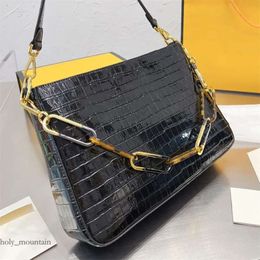 Fendidesigner Bag 2024 Women Bag Designer Women Luxury Armpit O'lock Swing Bag Patent Leather Retro With Metal Handbag Fendibags Tote Bag Beach Bag 500