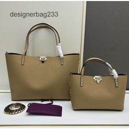 Large Totes Handbags Rock Leather Valenteino New Designer Shoulder Bag Capacity Bags Crossbody Womens Tote Rivet Vo Handheld 2024 Trendy Stud W0UN