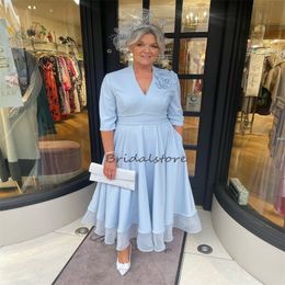 Elegant Baby Blue Mother Of The Bride Dresses 2024 With 3D Florals Sexy V Neck Plus Size Groom Mom Dress Tea Length Short Formal Evening Dress Beaded Long Sleeve Party