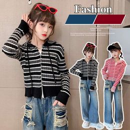 2024 Korean Spring Autumn School Sticked Cardigan Teenager Hooded Randiga tröja toppar Junior Girl Zipper Knitwears L2405 L2405