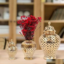 Vases Pierced Gold Ceramic Vase Ginger Jar With Lid Hollow Out Storage Bud Carved Lattice Temple For Room Home Decorative 240110 Drop Dhri9