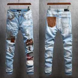 High Quality Mens Designer Ripped Motorcycle Jeans Clothing Zipper Pants Light Blue Luxury Men Slim Denim Straight Biker Hole Hip Hop Fashion Rock Revival Jeanwp8j