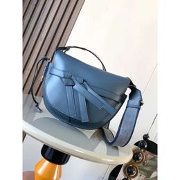 Shoulder Bags Designer New Letter Wide Saddle Handbag Single Crossbody Bag With Leather Trimming And Weaving Shoulder Strap Wallet 240522