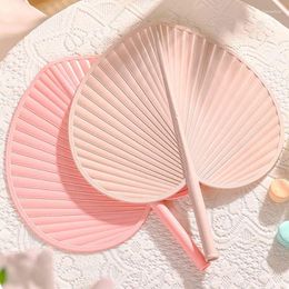 Decorative Figurines 1pc Minimalist Peach Heart Shaped Plastic Palm-leaf Fan Fashion Kawaii Sweet Girls Durable Hand Fans Artificial Fana