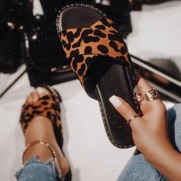Slippers 2024 Leopard Print Black Summer Comfortable Beach Women's Shoes Fashion Shiny Crystal Flats Open Toe Versatile