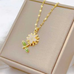 Pendant Necklaces Classic and charming micro inlaid sunflower necklace fashionable and luxurious stainless steel Kravik chain d240522