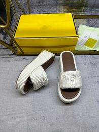 Designer womens woody sandals luxury flat mule slides beige white black pink fuzzy fur fluffy slippers 0517