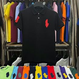 디자이너 남성 Polo Shirts Mens Tees 수 놓은 스타일 편안한 세련된 캐주얼 한 호흡 가능한 야외 레저 관광 휴가 유엔 의류