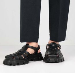 22s donne sandalo estivo heels heels zeppe piatto sandali in gomma sandali monolite spazzolato sandali in pelle nera design di lusso 1728453
