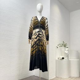 Casual Dresses Spring Summer 2024 Women Elegant Vintage Tiger Skin Print Diamonds Long Sleeve V Neck Big Size Midi Dress