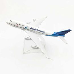 Aircraft Modle 12CM 1 400 B747-400 model Garuda Indonesia airlines with base metal alloy 747 aircraft plane collectible model Y240522