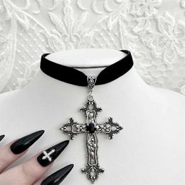 Pendant Necklaces Gothic Limited Black Velvet Cross Bead Necklace Jewellery Gorgeous Womens Punk Gift Statement New Gothic Halloween Gleng d240522