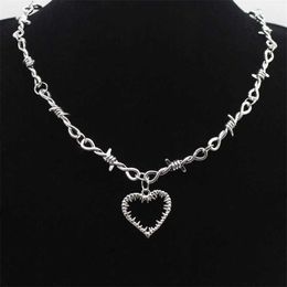 Pendant Necklaces New Mini Sting Iron Unisex Necklace Ladies Hip Hop Gothic Punk Style Barb Small Sting Chain Collar Gift d240531