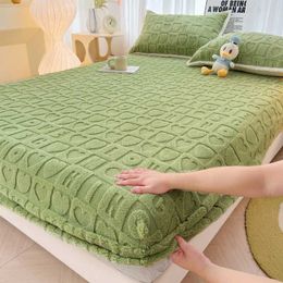 Bedding sets WOSTAR Warm winter plush fitted sheet elastic mattress protector cover fluffy coral fleece bedsheet single double bed king size H240521 XDPB