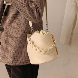 Shoulder Bags Niche Design Senior Handbags 2024 Fashion Messenger Bag Western Style All-match Bucket Handbag Dual-use Width: 18cm