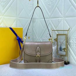 Designer -2024uxerys tote bag designer bag letter V crossbody bag women fashion Leather handbag Classic style Simple Three sizes in multiple