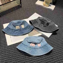 Cappelli larghi cappelli a secchio Designer Spring/estate Travel Travel Lettera di cowboy Fisherman Cappello Sun Shade Cappello da sole pieghevole Cappello versatile Coppia Versatile Cappello