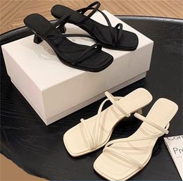 2024 Summer Fashion Nuovi sandali con cinturino slim francese per turismo all'aperto morbido anti -slip durevole e sandalse da donna traspirante