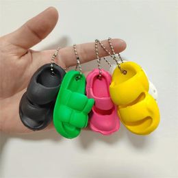 Keychains Funny Cute Eva Clog Shoe Accessory Buckle Creative Mini Slipper Button Diy Keychain Schoolbag Pendant Garden Shoes Accessories