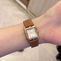 Classic New Brown Leather Square WristWatch White Mother of Pearl Shell Watches Shiny Zircon Bezel Quartz Clock Number Dial Sign Logo Heure Women Watch