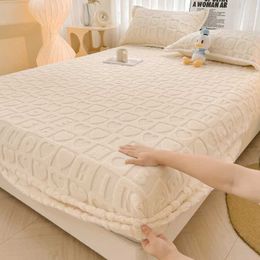 Bedding sets WOSTAR Warm winter plush fitted sheet elastic mattress protector cover fluffy coral fleece bedsheet single double bed king size H240521 Z6FT