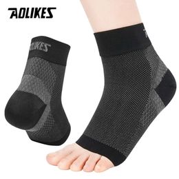 AOLIKES 1 PCS Sports Ankle Brace Compression Sleeves Plantar Fasciitis Sock for Achilles Tendonitis,Joint Pain,Reduces Swelling L2405