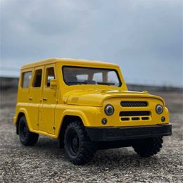 Diecast Model Cars 1/18 UAZ Hunter Alloy Car Model Diecasts Metal Off-road Vehicles Car Model Simulation Sound Light Collection Childrens Toys Gift