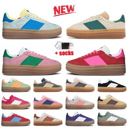 Low Top Bold Designer Women Casual Shoes Pink Blue Gum Cream Collegiate Green Yellow Maroon White Black Suede Leather Platform Sneakers Flat Womens Sports Trainers