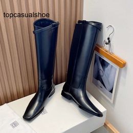 Boots Totome Autunno/Inverno Designer Scarpe High Knight Head Ins Black Boot Flat Bottom Lunghezza Stivali Femmina femmina