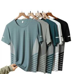 Men's T-Shirts Summer mens short sleeved ice silk breathable quick drying sports and fitness sweatshirt with TShirt absorption casual stripes outdoor shirt Q240521