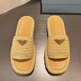 Weave Sandals Designer Plattform Sandalen Rafien Hausschuhe Häkeln Flachform Slides Dad Reedition Strand Frauen Mules Raffie Dicke Boden Sommer gewebte Hausschuhe