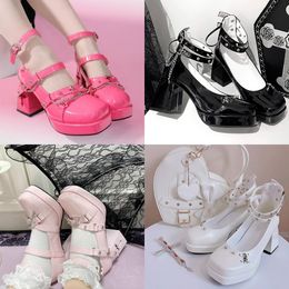 Klassische High Heel Sandals Designerinnen Frauen Schuhe Fashion Patent Leder Frauen Danzschuh Absätze Sandal Lady Schnalle Dicke Absatzplattform Schwarz weiß Pink mit Schachtel