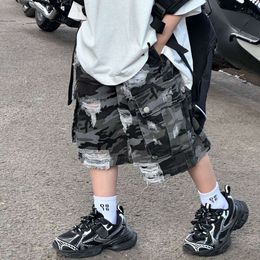 Barn 2024 Summer New Korean Style Boys Camouflage Cargo Casual Pants Fashion All Match Kids Simple Shorts L2405